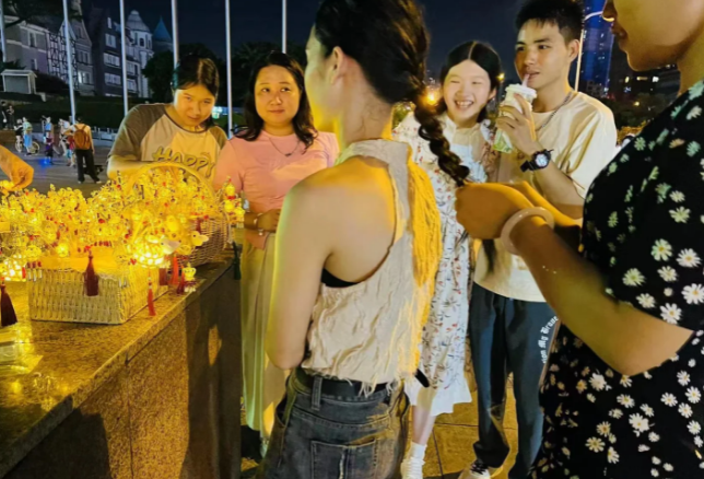 中年夫妻還想拼一把，做這3個不起眼的地攤生意，投資不到1萬塊，一年搞30萬