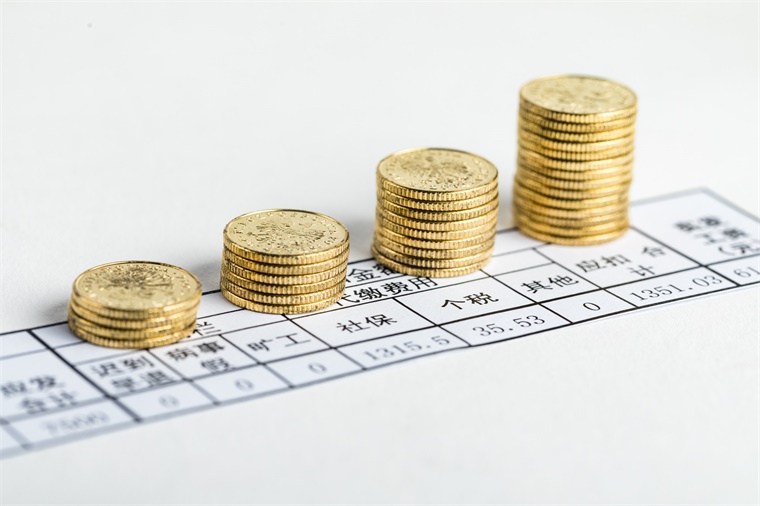 全國(guó)人均可支配月收入中位數(shù)不足3000元！專家 全國(guó)9億人口消費(fèi)潛力待釋放，54的農(nóng)村人口存在較大空間