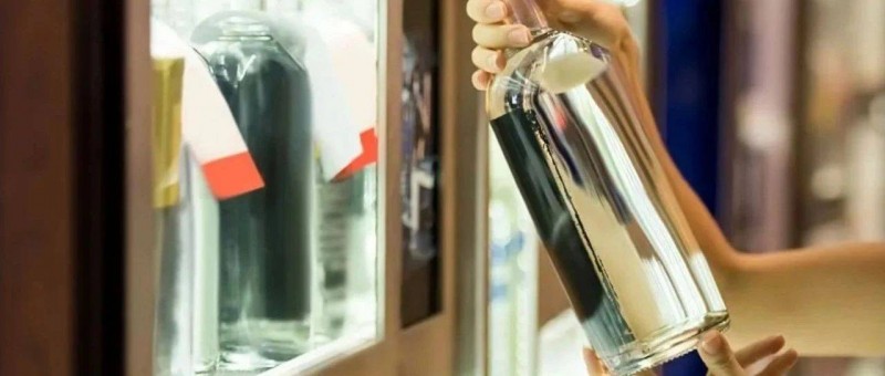 以后酒圈自證不是兌甲醇的產(chǎn)品，就得靠光瓶酒了