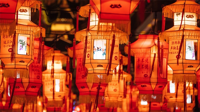 專家 不贊成元宵節(jié)成為法定節(jié)假日，消耗太多商業(yè)基礎(chǔ)設(shè)施