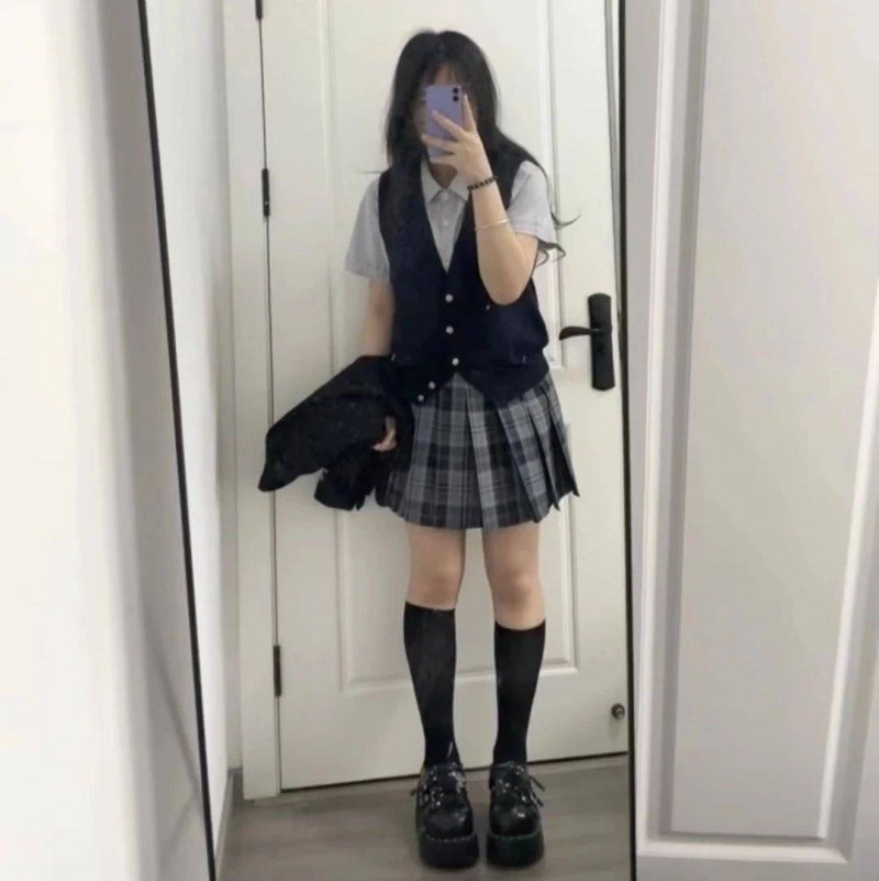 血洗小紅書的老頭衫，成就女高辣妹！