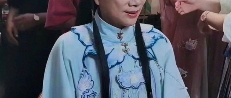 董明珠漢服造型曝光，網(wǎng)友 很像格力玫瑰空調(diào)…