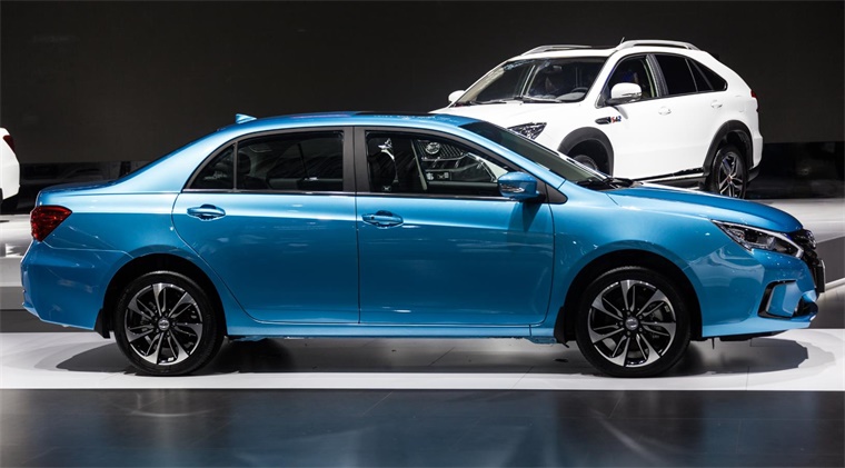 17萬買寶馬？寶馬價格腰斬，打了5折！銷售人員 這價格放到以前，想都不敢想