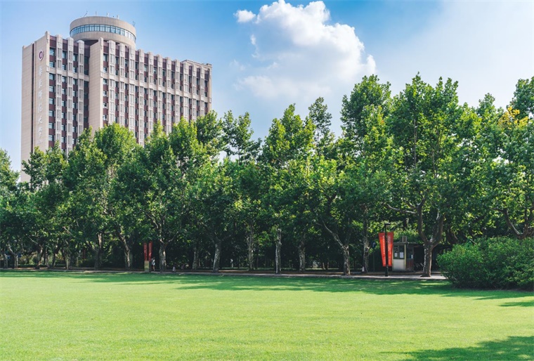 2025QS世界大學(xué)排名出爐 麻省理工連續(xù)13年蟬聯(lián)榜首，北京大學(xué)和清華大學(xué)躋身全球前20