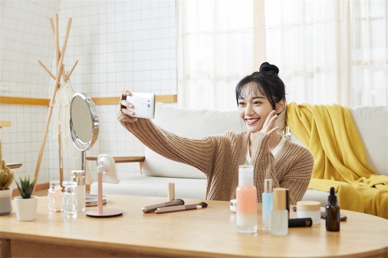 專家痛批越來越多人刷短視頻 智商變得越來越低，見識(shí)變得越來越淺，我們很難去做深度思考