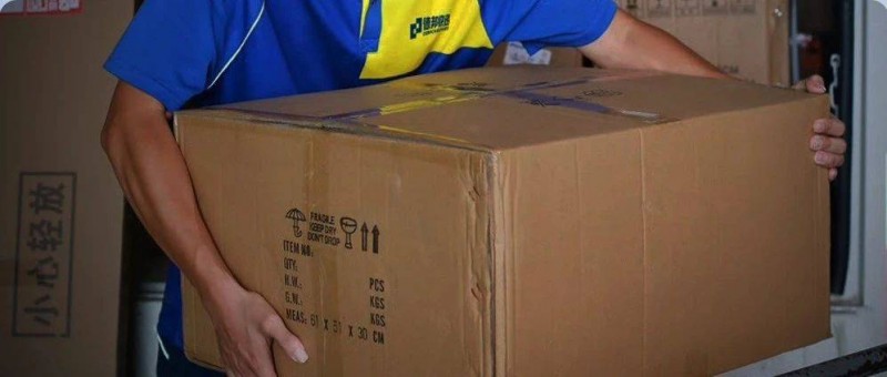 在衛(wèi)生巾上寫臟話，德邦快遞徹底不裝了？！