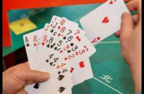 學(xué)習(xí)成本決定流行度？金融圈的摜蛋PK年輕人的劇本殺