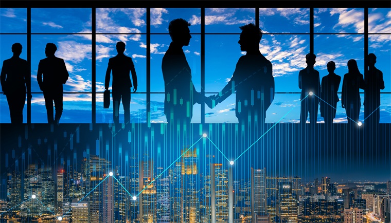 券商人均百萬(wàn)年薪成過(guò)去式！中金員工人均月薪從近10萬(wàn)降到3.5萬(wàn)，專家 金融業(yè)降薪是為了降低吸引力