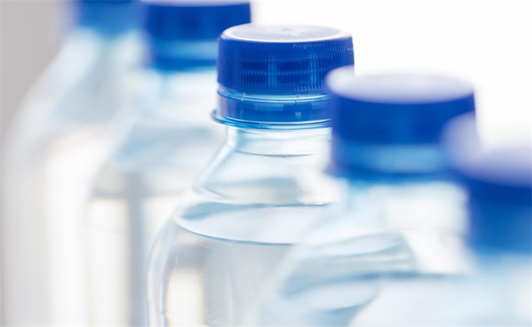 瓶裝飲用水價格戰(zhàn)打響！農(nóng)夫山泉低至0.66元/瓶，專家 農(nóng)夫山泉降價攪局不厚道，降價也并非長久之計