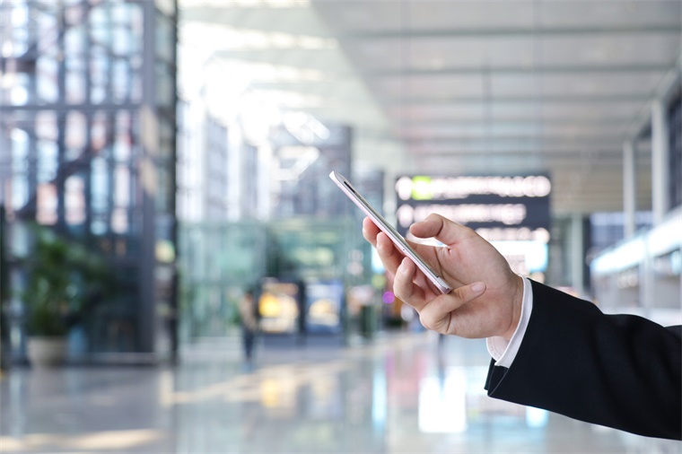 余承東談華為手機(jī)艱難經(jīng)歷 最難時一年只賣兩千萬部，全球5G領(lǐng)導(dǎo)者連5G都沒有，我一直鼓勵團(tuán)隊不要?dú)怵H