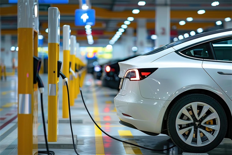 價(jià)格戰(zhàn)真能提升銷量嗎？路特斯CEO 價(jià)格戰(zhàn)會(huì)損害品牌和用戶忠誠(chéng)度，用戶購(gòu)車不止看價(jià)格，還有情緒價(jià)值