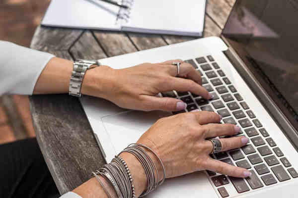 京東秒送會(huì)送貨上門(mén)嗎？京東秒送是快遞還是外賣？