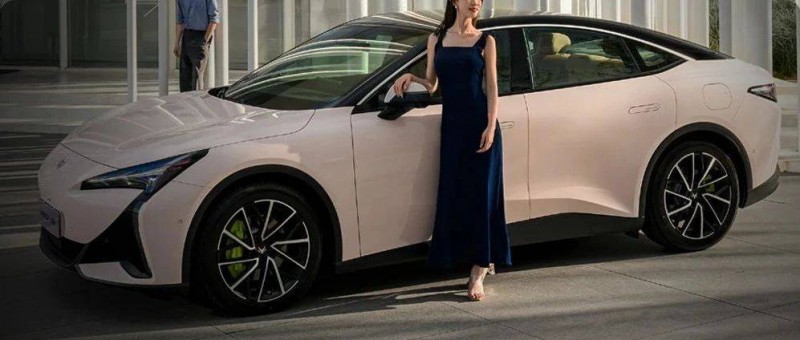 車輛起火后驚現(xiàn)騷操作，被極狐汽車公關(guān)笑不活了！