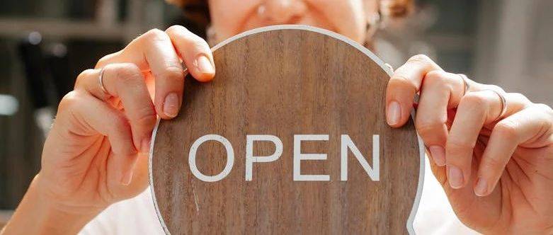 大模型做輿情分析，有人拍手稱快，有人打花巴掌