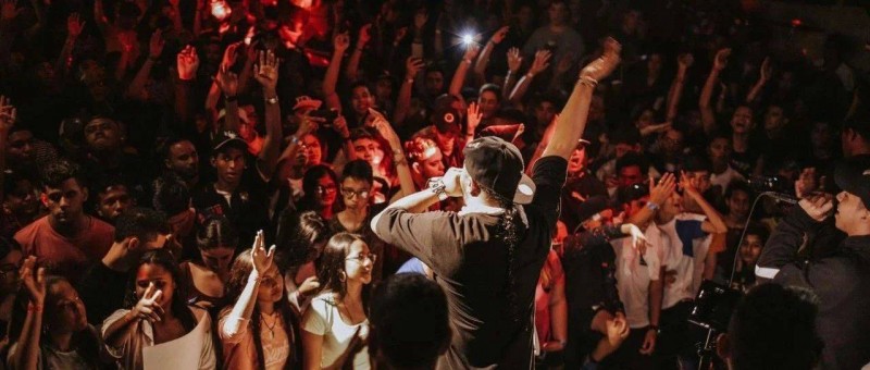 綜藝對(duì)壘，新老對(duì)打，脫口秀「反壟斷」