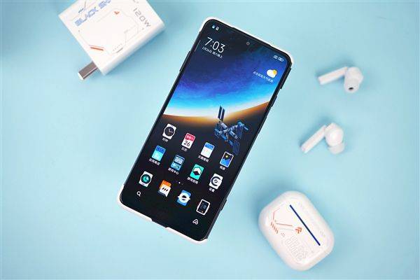 阿里拍賣的翡翠手鐲是真的嗎？便宜嗎？