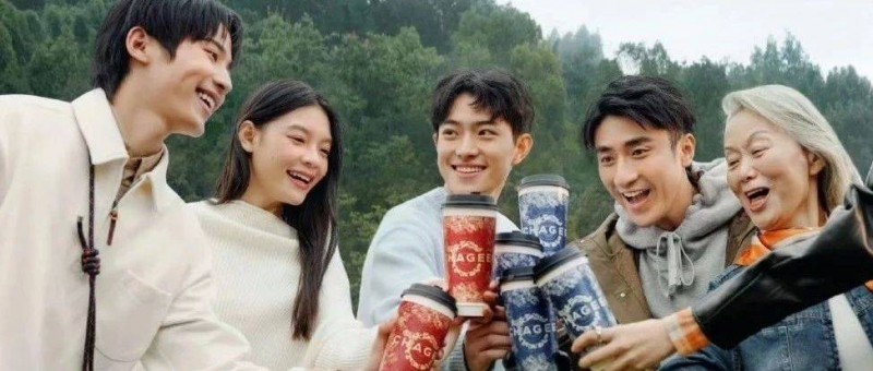 霸王茶姬七周年與茶友一同碰杯、永璞把咖啡店搬進社區(qū)