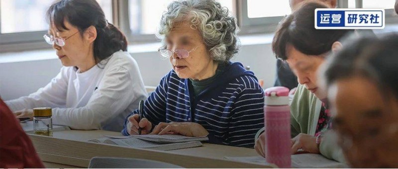 老年界「得到」狂賣100億，它的賣課套路有多野？