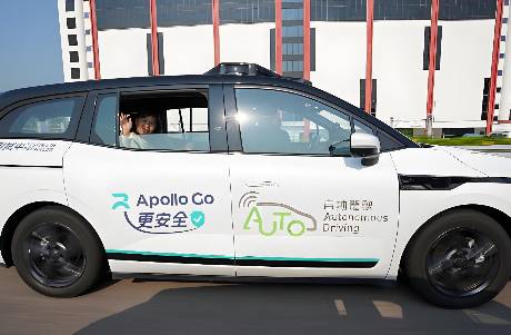 無(wú)人駕駛?cè)蜷_跑，中美誰(shuí)先沖線？