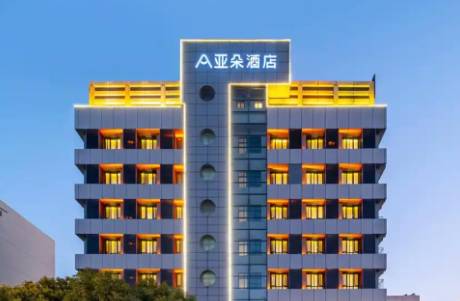 熱搜爆了！亞朵酒店，突然翻車！