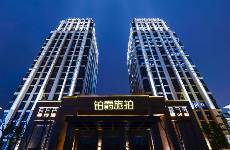 暴風(fēng)眼中的鉑爵旅拍，被年輕人拋棄了