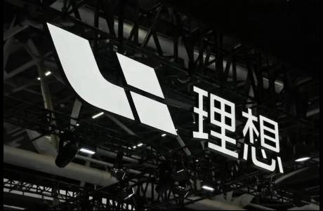 理想汽車，迎頭撞飛重卡？